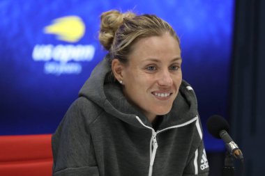 New York - 30 Ağustos 2018: Angelique Kerber Almanya'nın sonra onun 2018 bize ikinci tur maç Billie Jean King Ulusal Tenis Merkezi açık zafer kutluyor Grand Slam şampiyonu