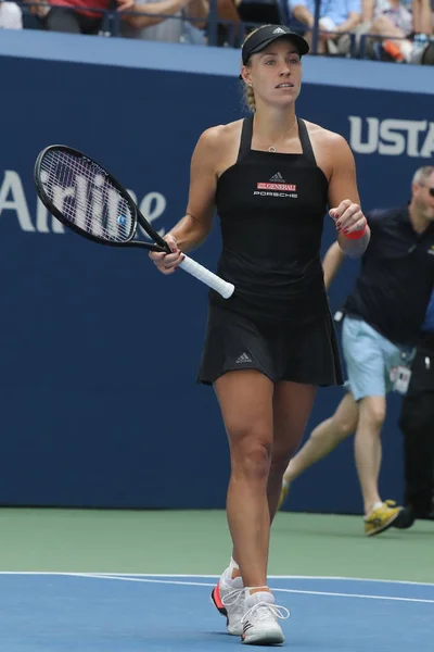 2018年8月30日 大满贯冠军安吉丽 Kerber 德国在行动期间在她2018美国开放第二轮比赛在比利 琴王国家网球中心 — 图库照片