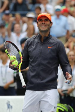 New York - 2 Eylül 2018: 17 kez Grand Slam şampiyonu Rafael Nadal İspanya'nın sonra onun 2018 bize açık yuvarlak Billie Jean King Ulusal tenis merkezi 16 maçın zafer kutluyor