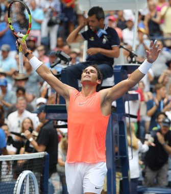 New York - 2 Eylül 2018: 17 kez Grand Slam şampiyonu Rafael Nadal İspanya'nın sonra onun 2018 bize açık yuvarlak Billie Jean King Ulusal tenis merkezi 16 maçın zafer kutluyor