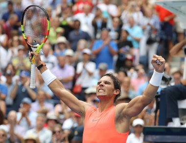 New York - 2 Eylül 2018: 17 kez Grand Slam şampiyonu Rafael Nadal İspanya'nın sonra onun 2018 bize açık yuvarlak Billie Jean King Ulusal tenis merkezi 16 maçın zafer kutluyor