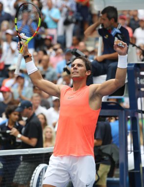 New York - 2 Eylül 2018: 17 kez Grand Slam şampiyonu Rafael Nadal İspanya'nın sonra onun 2018 bize açık yuvarlak Billie Jean King Ulusal tenis merkezi 16 maçın zafer kutluyor
