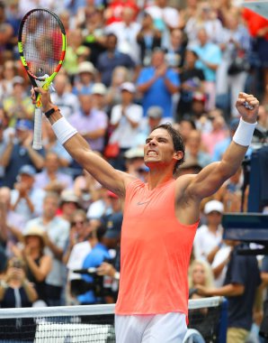 New York - 2 Eylül 2018: 17 kez Grand Slam şampiyonu Rafael Nadal İspanya'nın sonra onun 2018 bize açık yuvarlak Billie Jean King Ulusal tenis merkezi 16 maçın zafer kutluyor