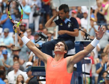 New York - 2 Eylül 2018: 17 kez Grand Slam şampiyonu Rafael Nadal İspanya'nın sonra onun 2018 bize açık yuvarlak Billie Jean King Ulusal tenis merkezi 16 maçın zafer kutluyor