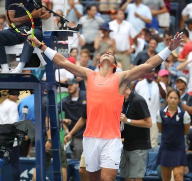 New York - 2 Eylül 2018: 17 kez Grand Slam şampiyonu Rafael Nadal İspanya'nın sonra onun 2018 bize açık yuvarlak Billie Jean King Ulusal tenis merkezi 16 maçın zafer kutluyor
