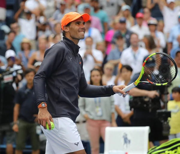 New York - 2 Eylül 2018: 17 kez Grand Slam şampiyonu Rafael Nadal İspanya'nın sonra onun 2018 bize açık yuvarlak Billie Jean King Ulusal tenis merkezi 16 maçın zafer kutluyor