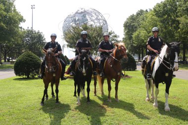 New York - 2 Eylül 2018: Nypd monte birimi polis memuru Flushing Meadows Park New York'ta genel korumaya hazır