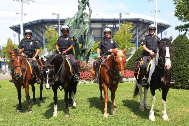 New York - 2 Eylül 2018: Nypd monte birimi polis memuru Flushing Meadows Park New York'ta genel korumaya hazır