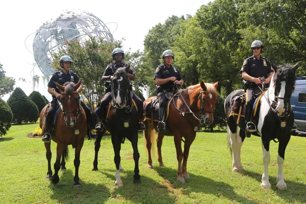 2018年9月2日 纽约警察局安装单位警务人员准备保护公众在冲洗草甸公园在纽约市 — 图库照片