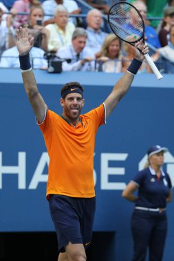 New York - 4 Eylül 2018: Grand Slam şampiyonu Juan Martin Del Potro Arjantin onun 2018 bize açık çeyrek final maç sonra Billie Jean King Ulusal Tenis Merkezi zafer kutluyor