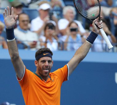 New York - 4 Eylül 2018: Grand Slam şampiyonu Juan Martin Del Potro Arjantin onun 2018 bize açık çeyrek final maç sonra Billie Jean King Ulusal Tenis Merkezi zafer kutluyor