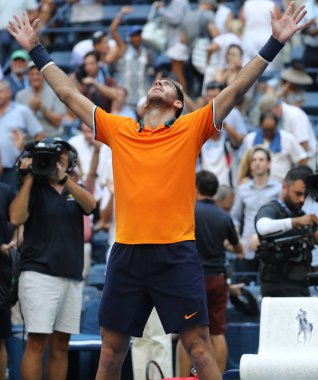 New York - 4 Eylül 2018: Grand Slam şampiyonu Juan Martin Del Potro Arjantin onun 2018 bize açık çeyrek final maç sonra Billie Jean King Ulusal Tenis Merkezi zafer kutluyor