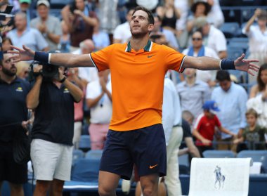 New York - 4 Eylül 2018: Grand Slam şampiyonu Juan Martin Del Potro Arjantin onun 2018 bize açık çeyrek final maç sonra Billie Jean King Ulusal Tenis Merkezi zafer kutluyor