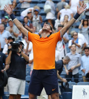 New York - 4 Eylül 2018: Grand Slam şampiyonu Juan Martin Del Potro Arjantin onun 2018 bize açık çeyrek final maç sonra Billie Jean King Ulusal Tenis Merkezi zafer kutluyor