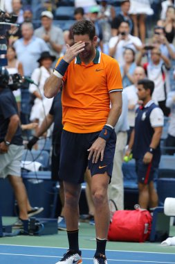 New York - 4 Eylül 2018: Grand Slam şampiyonu Juan Martin Del Potro Arjantin onun 2018 bize açık çeyrek final maç sonra Billie Jean King Ulusal Tenis Merkezi zafer kutluyor