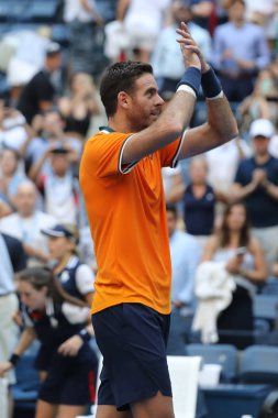 New York - 4 Eylül 2018: Grand Slam şampiyonu Juan Martin Del Potro Arjantin onun 2018 bize açık çeyrek final maç sonra Billie Jean King Ulusal Tenis Merkezi zafer kutluyor