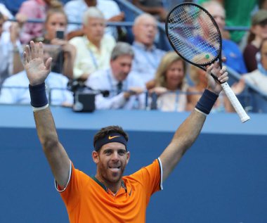 New York - 4 Eylül 2018: Grand Slam şampiyonu Juan Martin Del Potro Arjantin onun 2018 bize açık çeyrek final maç sonra Billie Jean King Ulusal Tenis Merkezi zafer kutluyor