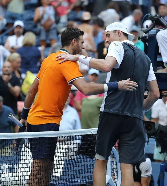 New York - 4 Eylül 2018: Grand Slam şampiyonu Juan Martin Del Potro Arjantin onun 2018 bize açık çeyrek final maç sonra Billie Jean King Ulusal Tenis Merkezi zafer kutluyor