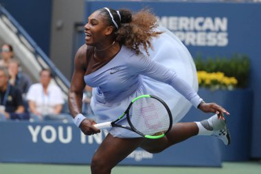 New York - 2 Eylül 2018: 23-zaman Grand Slam şampiyonu Serena Williams Billie Jean King Ulusal tenis merkezi 16 maç sırasında onun 2018 bize açık başında