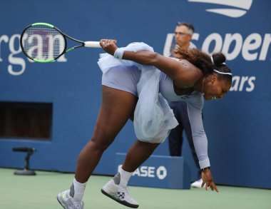New York - 2 Eylül 2018: 23-zaman Grand Slam şampiyonu Serena Williams Billie Jean King Ulusal tenis merkezi 16 maç sırasında onun 2018 bize açık başında