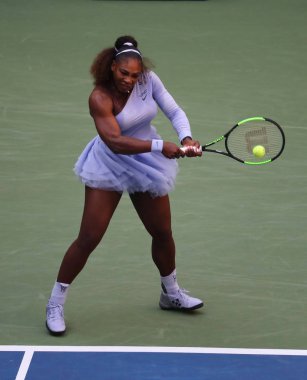 New York - 2 Eylül 2018: 23-zaman Grand Slam şampiyonu Serena Williams Billie Jean King Ulusal tenis merkezi 16 maç sırasında onun 2018 bize açık başında