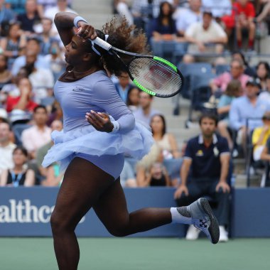 New York - 2 Eylül 2018: 23-zaman Grand Slam şampiyonu Serena Williams Billie Jean King Ulusal tenis merkezi 16 maç sırasında onun 2018 bize açık başında