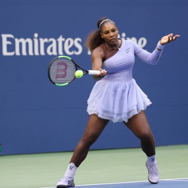 New York - 2 Eylül 2018: 23-zaman Grand Slam şampiyonu Serena Williams Billie Jean King Ulusal tenis merkezi 16 maç sırasında onun 2018 bize açık başında