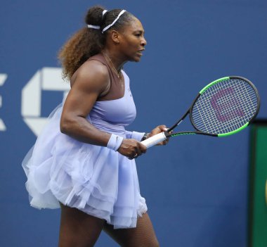 New York - 2 Eylül 2018: 23-zaman Grand Slam şampiyonu Serena Williams Billie Jean King Ulusal tenis merkezi 16 maç sırasında onun 2018 bize açık başında