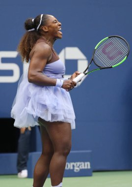 New York - 2 Eylül 2018: 23-zaman Grand Slam şampiyonu Serena Williams Billie Jean King Ulusal tenis merkezi 16 maç sırasında onun 2018 bize açık başında
