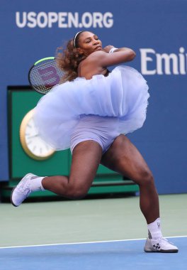 New York - 2 Eylül 2018: 23-zaman Grand Slam şampiyonu Serena Williams Billie Jean King Ulusal tenis merkezi 16 maç sırasında onun 2018 bize açık başında