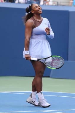 New York - 2 Eylül 2018: 23-zaman Grand Slam şampiyonu Serena Williams Billie Jean King Ulusal tenis merkezi 16 maç sırasında onun 2018 bize açık başında