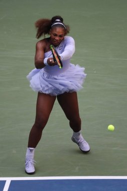 New York - 2 Eylül 2018: 23-zaman Grand Slam şampiyonu Serena Williams Billie Jean King Ulusal tenis merkezi 16 maç sırasında onun 2018 bize açık başında