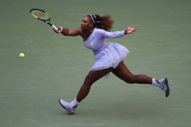 New York - 2 Eylül 2018: 23-zaman Grand Slam şampiyonu Serena Williams Billie Jean King Ulusal tenis merkezi 16 maç sırasında onun 2018 bize açık başında