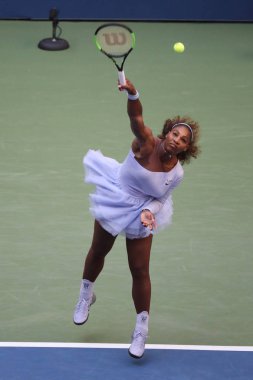 New York - 2 Eylül 2018: 23-zaman Grand Slam şampiyonu Serena Williams Billie Jean King Ulusal tenis merkezi 16 maç sırasında onun 2018 bize açık başında