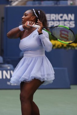 New York - 2 Eylül 2018: 23-zaman Grand Slam şampiyonu Serena Williams Billie Jean King Ulusal tenis merkezi 16 maç sırasında onun 2018 bize açık başında