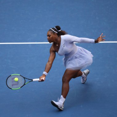 New York - 2 Eylül 2018: 23-zaman Grand Slam şampiyonu Serena Williams Billie Jean King Ulusal tenis merkezi 16 maç sırasında onun 2018 bize açık başında