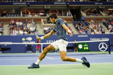 New York - 7 Eylül 2018: 13-zaman Grand Slam Billie Jean King Ulusal tenis merkezi onun 2018 bize açık yarı final maçı sırasında eylem Novak Djokovic Sırbistan şampiyonu