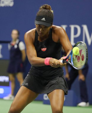 New York - 6 Eylül 2018: Profesyonel tenis oyuncusu Naomi Osaka eylem sırasında onun 2018 bize açık yarı final maçı Billie Jean King Ulusal Tenis Merkezi