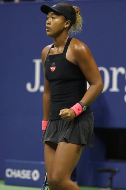 New York - 6 Eylül 2018: Profesyonel tenis oyuncusu Naomi Osaka eylem sırasında onun 2018 bize açık yarı final maçı Billie Jean King Ulusal Tenis Merkezi