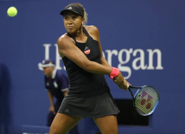 New York - 6 Eylül 2018: Profesyonel tenis oyuncusu Naomi Osaka eylem sırasında onun 2018 bize açık yarı final maçı Billie Jean King Ulusal Tenis Merkezi