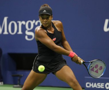 New York - 6 Eylül 2018: Profesyonel tenis oyuncusu Naomi Osaka eylem sırasında onun 2018 bize açık yarı final maçı Billie Jean King Ulusal Tenis Merkezi