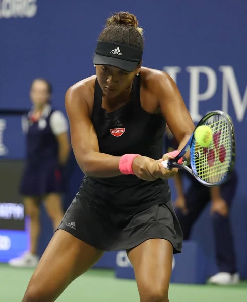 New York - 6 Eylül 2018: Profesyonel tenis oyuncusu Naomi Osaka eylem sırasında onun 2018 bize açık yarı final maçı Billie Jean King Ulusal Tenis Merkezi
