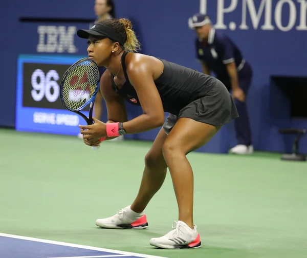 New York - 6 Eylül 2018: Profesyonel tenis oyuncusu Naomi Osaka eylem sırasında onun 2018 bize açık yarı final maçı Billie Jean King Ulusal Tenis Merkezi