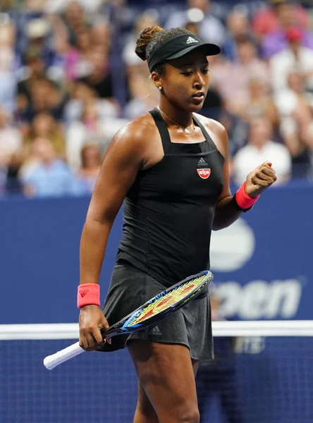 New York - 6 Eylül 2018: Profesyonel tenis oyuncusu Naomi Osaka eylem sırasında onun 2018 bize açık yarı final maçı Billie Jean King Ulusal Tenis Merkezi