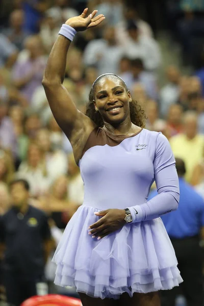 ニューヨーク 2018 度のグランド スラム チャンピオンのセリーナ ウィリアムズは ビリー ビリージーンキングナショナル テニス センターで — ストック写真
