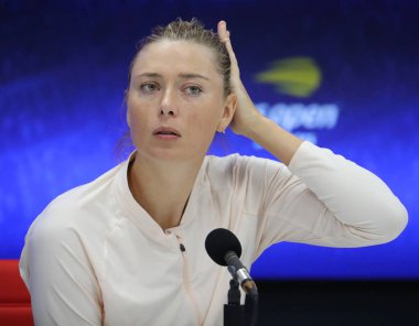 New York - 3 Eylül 2018: onun 2018 bize açık yuvarlak Billie Jean King Ulusal tenis merkezi 16 maç sonra beş kez Grand Slam şampiyonu Maria Sharapova Rusya'nın basın toplantısı sırasında 