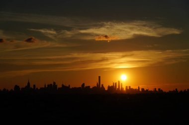 New York şehir silüeti panorama adlı günbatımı