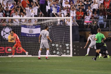 East Rutherford, Nj - 7 Ağustos 2018: Marco Asensio Real Madrid #20 puanları hedef 2018 Uluslararası Şampiyonlar Kupası sırasında Roma Metlife Stadyumu'nda karşı maç. Real Madrid 2-1 kazandı