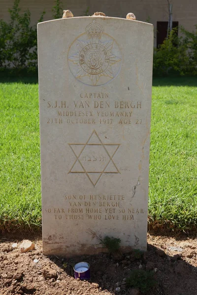 别是巴 以色列 2018年9月24日 别是巴战争公墓中倒下的犹太士兵墓碑 这座公墓包含1241场世界大战的英联邦葬礼 其中67个被不明 — 图库照片