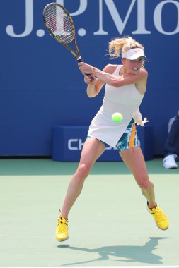 New York - 27 Ağustos 2018: Profesyonel tenis oyuncusu Elina Svitolina Ukrayna 2018 onun ilk yuvarlak maç sırasında eylem bize Billie Jean King Ulusal Tenis Merkezi açık